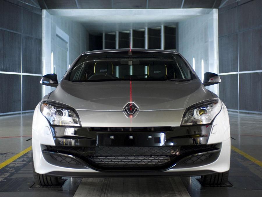  Renault Megane RS 2009 года  (фото 15 из 35)